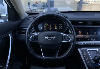 Подержанный автомобиль Geely Atlas Pro 2022 года (14 фото)