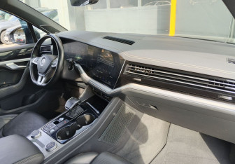 Подержанный автомобиль Volkswagen Touareg 2019 года (12 фото)