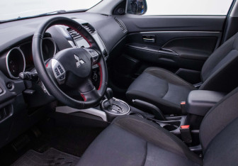 Подержанный автомобиль Mitsubishi ASX 2011 года (10 фото)