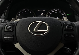 Подержанный автомобиль Lexus NX 2020 года (16 фото)
