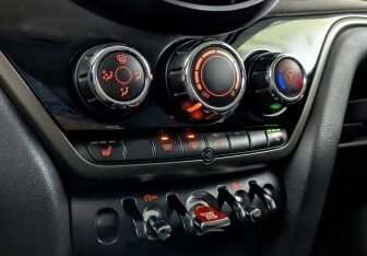 Подержанный автомобиль MINI Countryman 2019 года (21 фото)