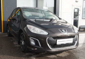 Подержанный автомобиль Peugeot 308 Hatchback 2012 года (3 фото)