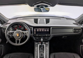 Подержанный автомобиль Porsche Macan 2021 года (14 фото)
