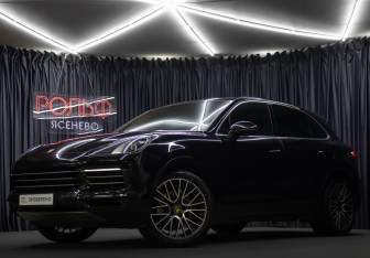Подержанный автомобиль Porsche Cayenne 2018 года (22 фото)