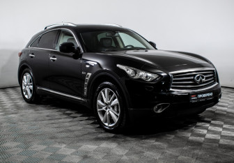 Подержанный автомобиль Infiniti QX70 2013 года (3 фото)