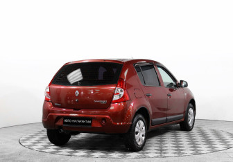 Подержанный автомобиль Renault Sandero 2012 года (3 фото)