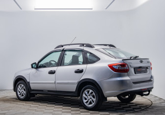 Подержанный автомобиль LADA (ВАЗ) Granta Liftback 2015 года (7 фото)