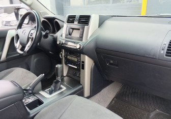 Подержанный автомобиль Toyota Land Cruiser Prado 2012 года (9 фото)