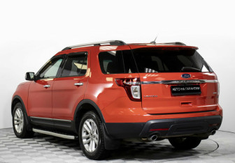 Подержанный автомобиль Ford Explorer 2015 года (3 фото)