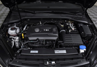 Подержанный автомобиль Volkswagen Golf GTI Hatchback 2019 года (8 фото)