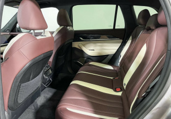 Подержанный автомобиль Geely Monjaro 2022 года (16 фото)