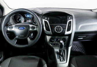 Подержанный автомобиль Ford Focus Sedan 2012 года (10 фото)