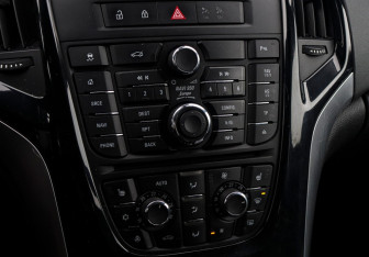 Подержанный автомобиль Opel Astra Sedan 2015 года (13 фото)