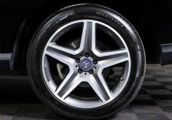 Подержанный автомобиль Mercedes-Benz GLE 2015 года (26 фото)