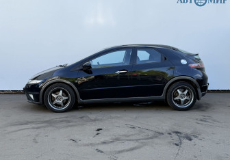 Подержанный автомобиль Honda Civic Hatchback 2011 года (8 фото)