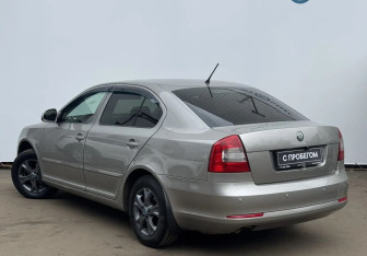 Подержанный автомобиль Skoda Octavia Liftback 2011 года (7 фото)