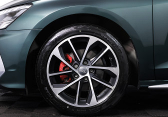 Подержанный автомобиль Audi A3 Hatchback 2021 года (25 фото)