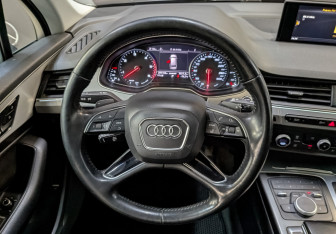 Подержанный автомобиль Audi Q7 2016 года (22 фото)