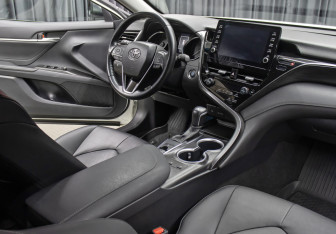 Подержанный автомобиль Toyota Camry Sedan 2022 года (11 фото)