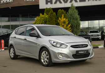 Подержанный автомобиль Hyundai Solaris Hatchback 2013 года (2 фото)