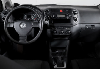 Подержанный автомобиль Volkswagen Golf Plus 2008 года (10 фото)
