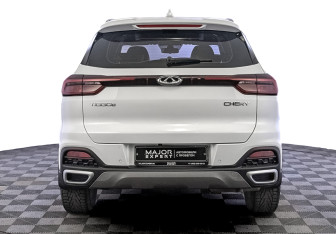 Подержанный автомобиль Chery Tiggo 8 2024 года (6 фото)