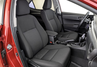 Подержанный автомобиль Toyota Corolla Sedan 2013 года (24 фото)