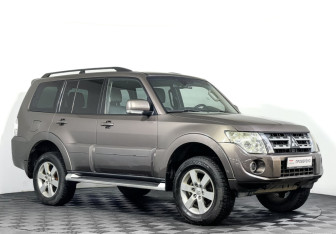 Подержанный автомобиль Mitsubishi Pajero 2012 года (3 фото)