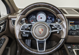 Подержанный автомобиль Porsche Macan 2015 года (22 фото)