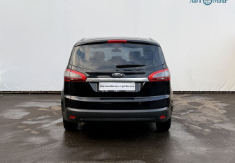 Подержанный автомобиль Ford S-MAX 2011 года (6 фото)