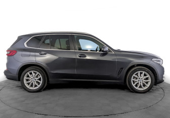 Подержанный автомобиль BMW X5 2019 года (4 фото)