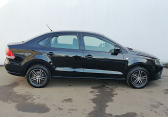 Подержанный автомобиль Volkswagen Polo Sedan 2013 года (4 фото)