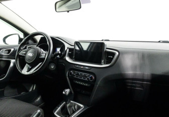 Подержанный автомобиль Kia Ceed Wagon 2020 года (9 фото)