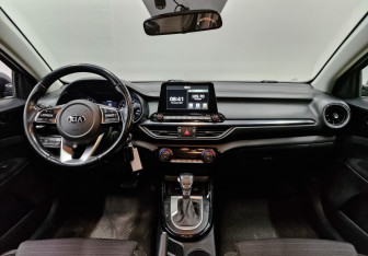 Подержанный автомобиль Kia Cerato Sedan 2019 года (14 фото)