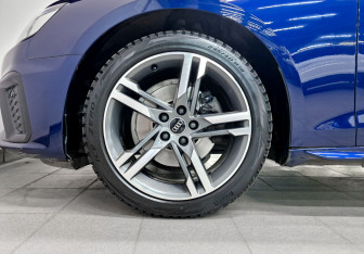 Подержанный автомобиль Audi A4 Sedan 2021 года (18 фото)