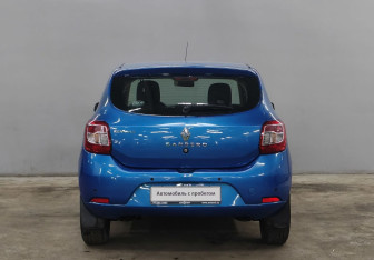 Подержанный автомобиль Renault Sandero 2016 года (6 фото)