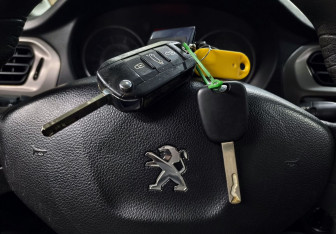 Подержанный автомобиль Peugeot 301 2014 года (13 фото)