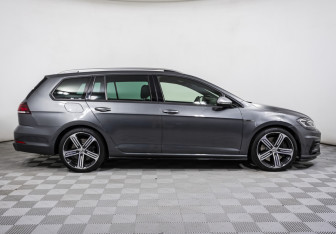 Подержанный автомобиль Volkswagen Golf R Wagon 2018 года (4 фото)