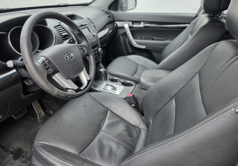 Подержанный автомобиль Kia Sorento 2009 года (9 фото)