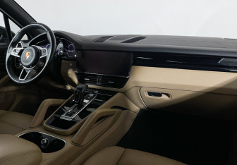 Подержанный автомобиль Porsche Cayenne 2019 года (9 фото)