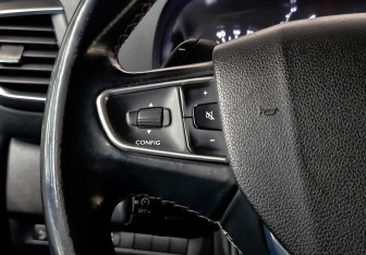 Подержанный автомобиль Peugeot Traveller 2018 года (25 фото)