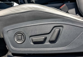 Подержанный автомобиль Audi Q3 2023 года (25 фото)