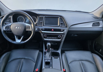 Подержанный автомобиль Hyundai Sonata 2019 года (11 фото)