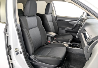 Подержанный автомобиль Mitsubishi Outlander 2020 года (23 фото)