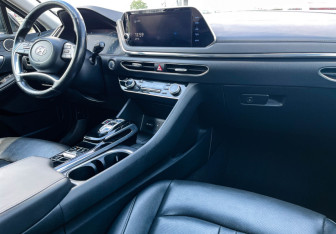 Подержанный автомобиль Hyundai Sonata 2022 года (9 фото)