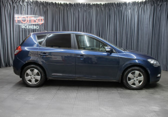 Подержанный автомобиль Kia Ceed Hatchback 2010 года (4 фото)