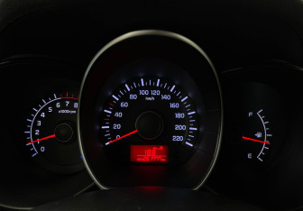 Подержанный автомобиль Kia Rio Sedan 2013 года (11 фото)