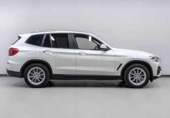 Подержанный автомобиль BMW X3 2021 года (4 фото)