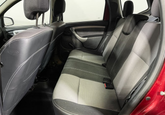 Подержанный автомобиль Renault Duster 2012 года (10 фото)