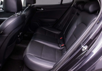 Подержанный автомобиль Kia Stinger 2018 года (11 фото)